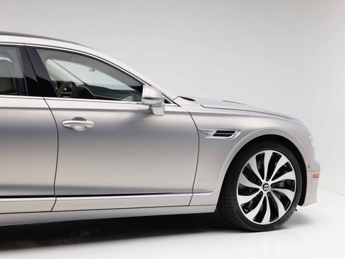 Used 2024 Bentley Flying Spur Azure AWD/4WD image 35