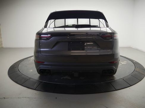 Certified 2023 Porsche Cayenne AWD/4WD image 6