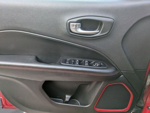 Used 2019 Jeep Compass Trailhawk w/ Cold Weather Group AWD/4WD image 13
