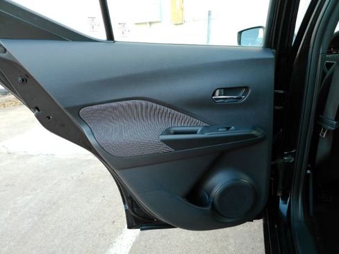 Used 2018 Nissan Kicks SV image 14