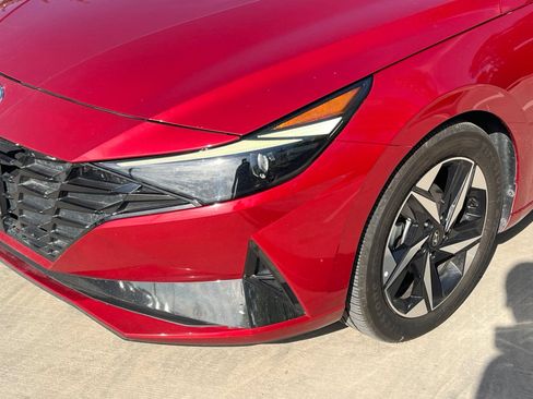 Used 2023 Hyundai Elantra Limited w/ Preferred Accessory Package FWD image 4