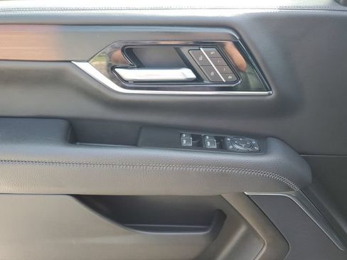 Used 2025 GMC Yukon XL Denali AWD/4WD image 16