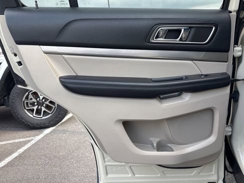 Used 2018 Ford Explorer XLT w/ Equipment Group 202A image 21