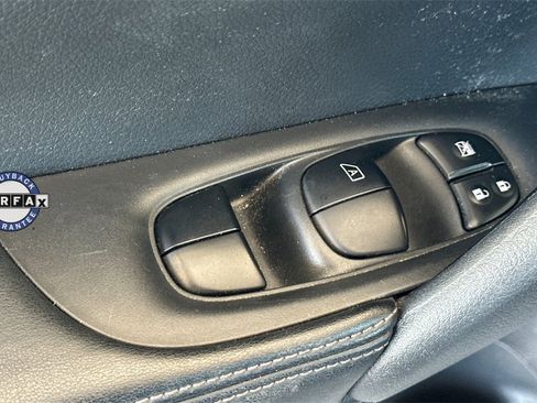 Used 2020 Nissan Rogue S image 17