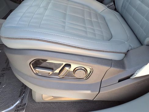 Used 2025 Rivian R1S Premium AWD/4WD image 22