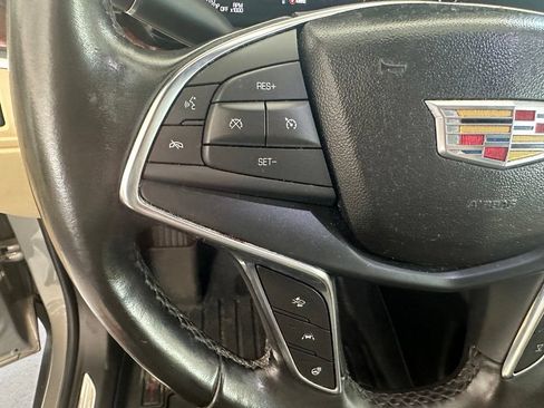 Used 2018 Cadillac XT5 Luxury w/ Driver Awareness Package FWD image 19