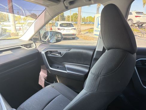 Used 2022 Toyota RAV4 XLE w/ Convenience Package image 11
