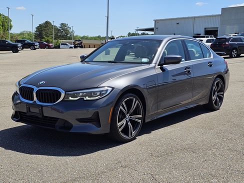Used 2021 BMW 330e w/ Convenience Package image 1
