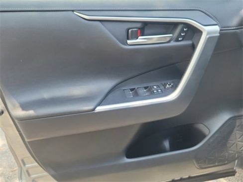 Used 2021 Toyota RAV4 Limited image 12