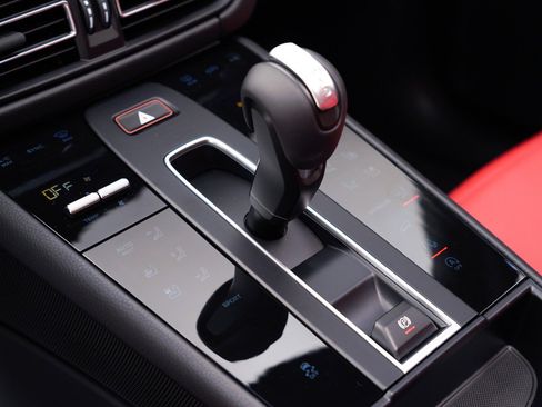 Certified 2026 Porsche Macan AWD/4WD image 26