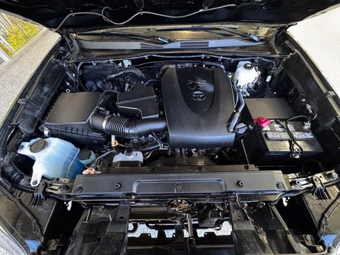 Certified 2023 Toyota Tacoma TRD Off-Road w/ Advanced Technology Package AWD/4WD image 18