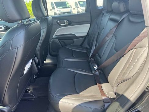 Certified 2024 Jeep Compass Limited AWD/4WD image 17