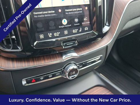 Certified 2024 Volvo XC60 B5 Plus w/ Climate Package AWD/4WD image 17
