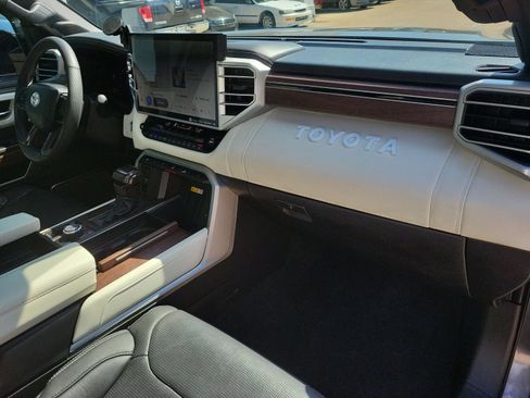 Used 2024 Toyota Sequoia Capstone AWD/4WD image 29
