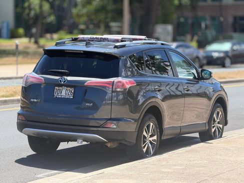 Used 2017 Toyota RAV4 XLE FWD image 5