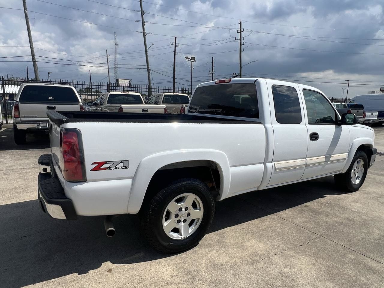 Used 2004 Chevrolet Silverado 1500 4x4 Extended Cab w/ Z71 Convenience Package 2 image 59