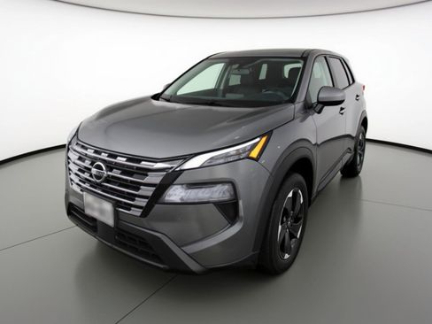 Used 2025 Nissan Rogue SV image 3