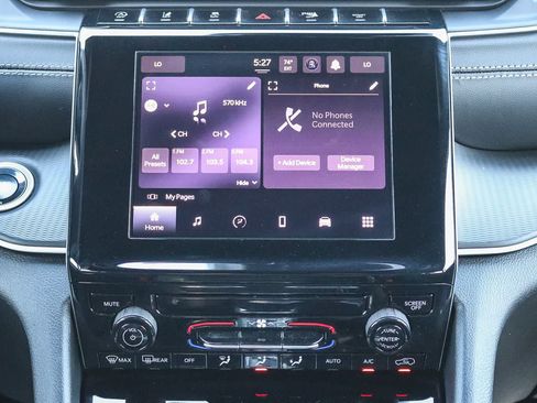 Used 2025 Jeep Grand Cherokee Laredo X RWD image 12
