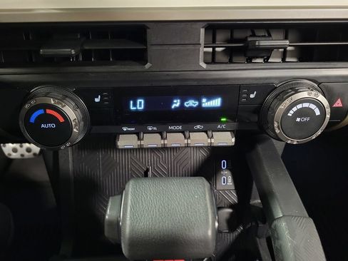 Used 2024 Toyota Tacoma TRD Sport AWD/4WD image 18