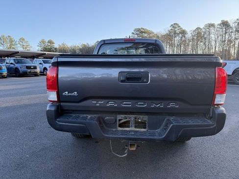 Used 2017 Toyota Tacoma SR image 4