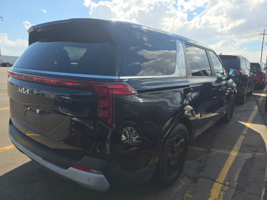 Used 2025 Kia Carnival FWD image 5