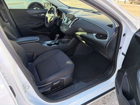 Used 2020 Chevrolet Malibu LT image 4