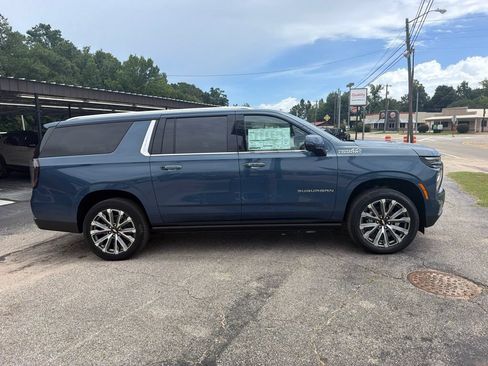 New 2026 Chevrolet Suburban High Country RWD image 4