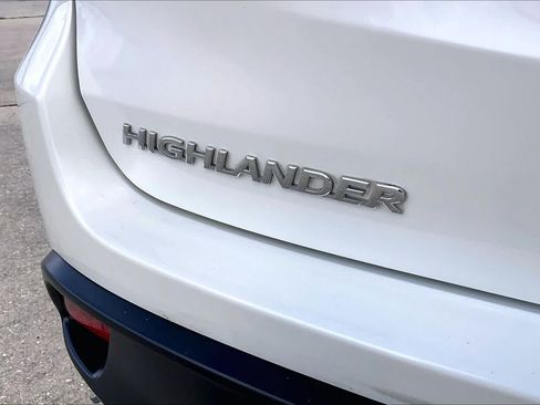 Used 2015 Toyota Highlander Plus FWD image 10