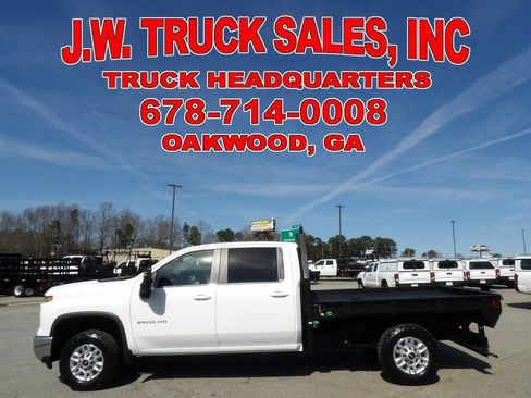 Used 2024 Chevrolet Silverado 2500 LT w/ Convenience Package image 2