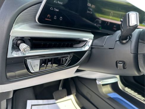 Certified 2024 Cadillac Lyriq Luxury AWD/4WD image 19