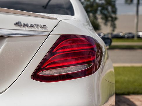 Used 2017 Mercedes-Benz E 300 4MATIC image 12