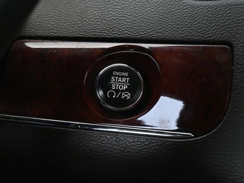 Used 2012 Chrysler Town & Country Touring-L w/ Entertainment Group #2 FWD image 15