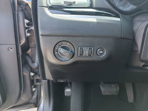 Used 2019 Chrysler 300 S RWD image 19