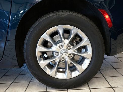 Used 2022 Chrysler Pacifica Touring-L image 58