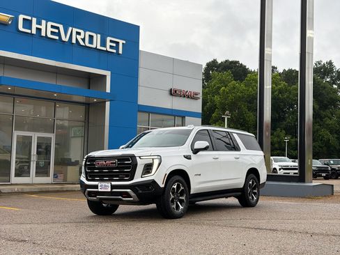 Used 2025 GMC Yukon XL AT4 AWD/4WD image 15