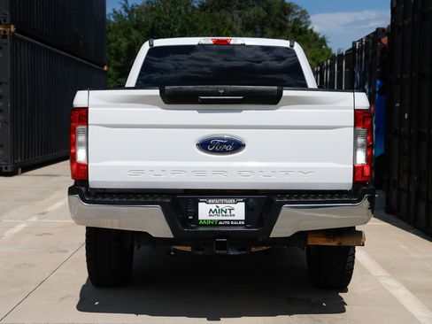 Used 2019 Ford F250 XLT w/ Snow Plow Prep Package AWD/4WD image 11