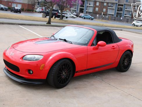 Used 2006 MAZDA MX-5 Miata Sport RWD image 23