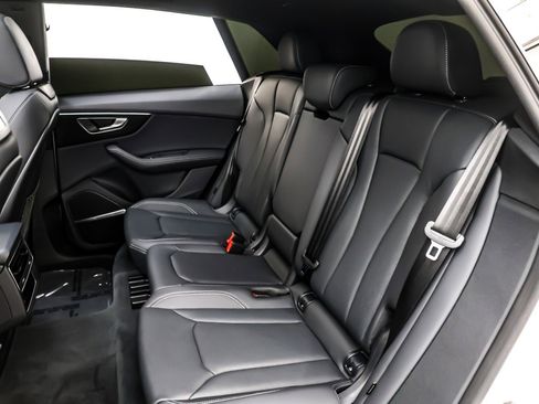 Used 2024 Audi Q8 Premium Plus image 9