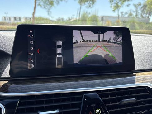 Used 2019 BMW 530i w/ Convenience Package RWD image 25