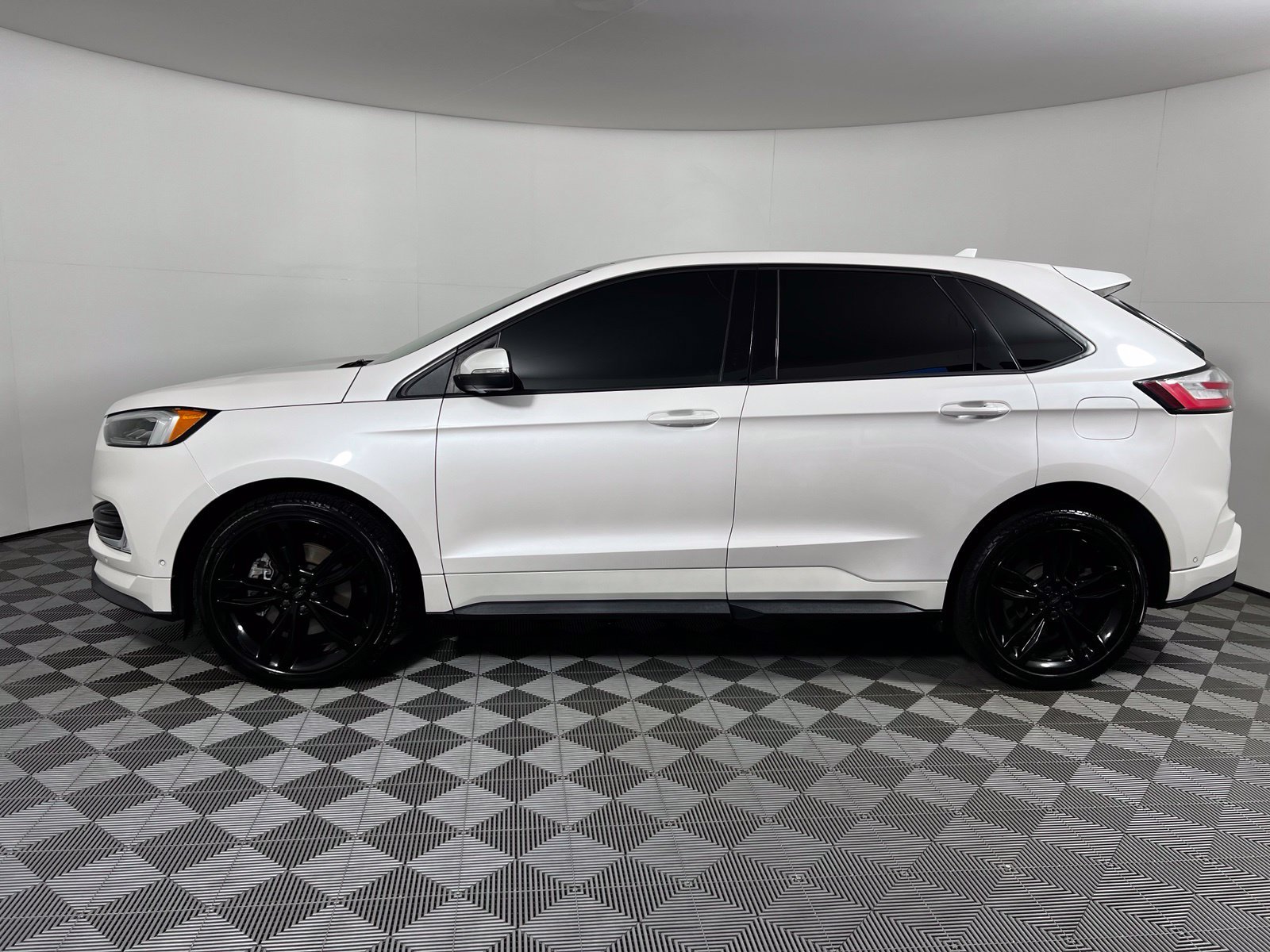 Used 2019 Ford Edge ST w/ Equipment Group 401A AWD/4WD image 8