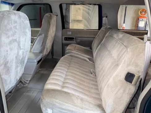 Used 1993 Chevrolet Suburban 4WD image 11