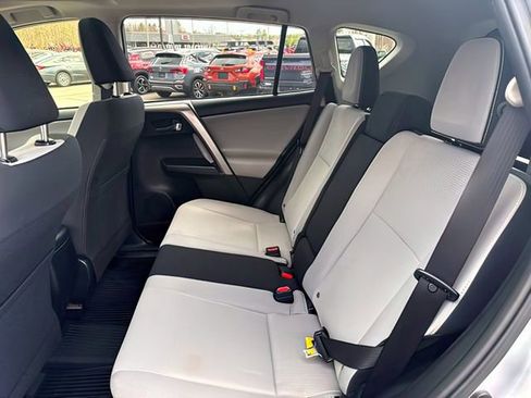Used 2018 Toyota RAV4 XLE AWD/4WD image 21