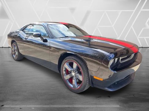 Used 2013 Dodge Challenger SXT image 6