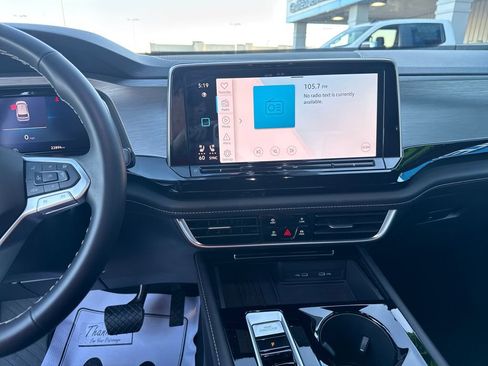 Used 2025 Volkswagen Atlas Cross Sport SE image 19