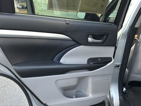 Certified 2017 Toyota Highlander XLE image 15