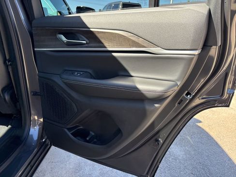 New 2026 Jeep Grand Cherokee Altitude image 21