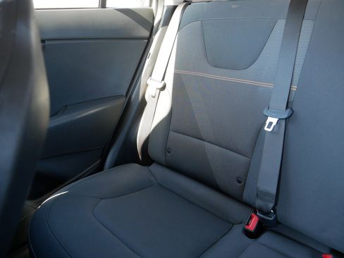 Certified 2023 Kia Niro LX image 13