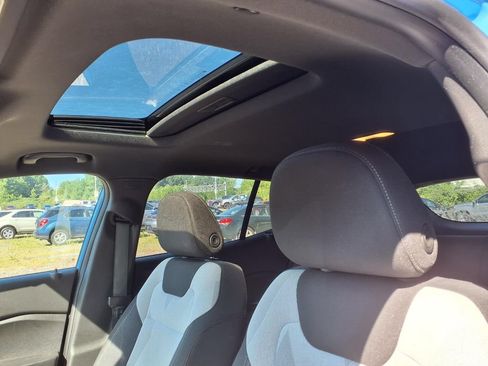 Used 2024 Chevrolet Trax RS w/ Sunroof Package FWD image 21