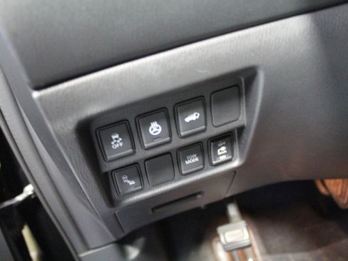 Used 2019 Nissan Pathfinder SL image 11