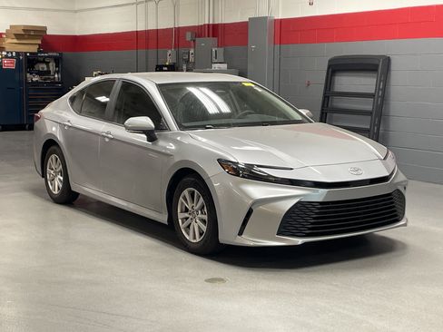 Used 2025 Toyota Camry LE w/ Convenience Package image 2